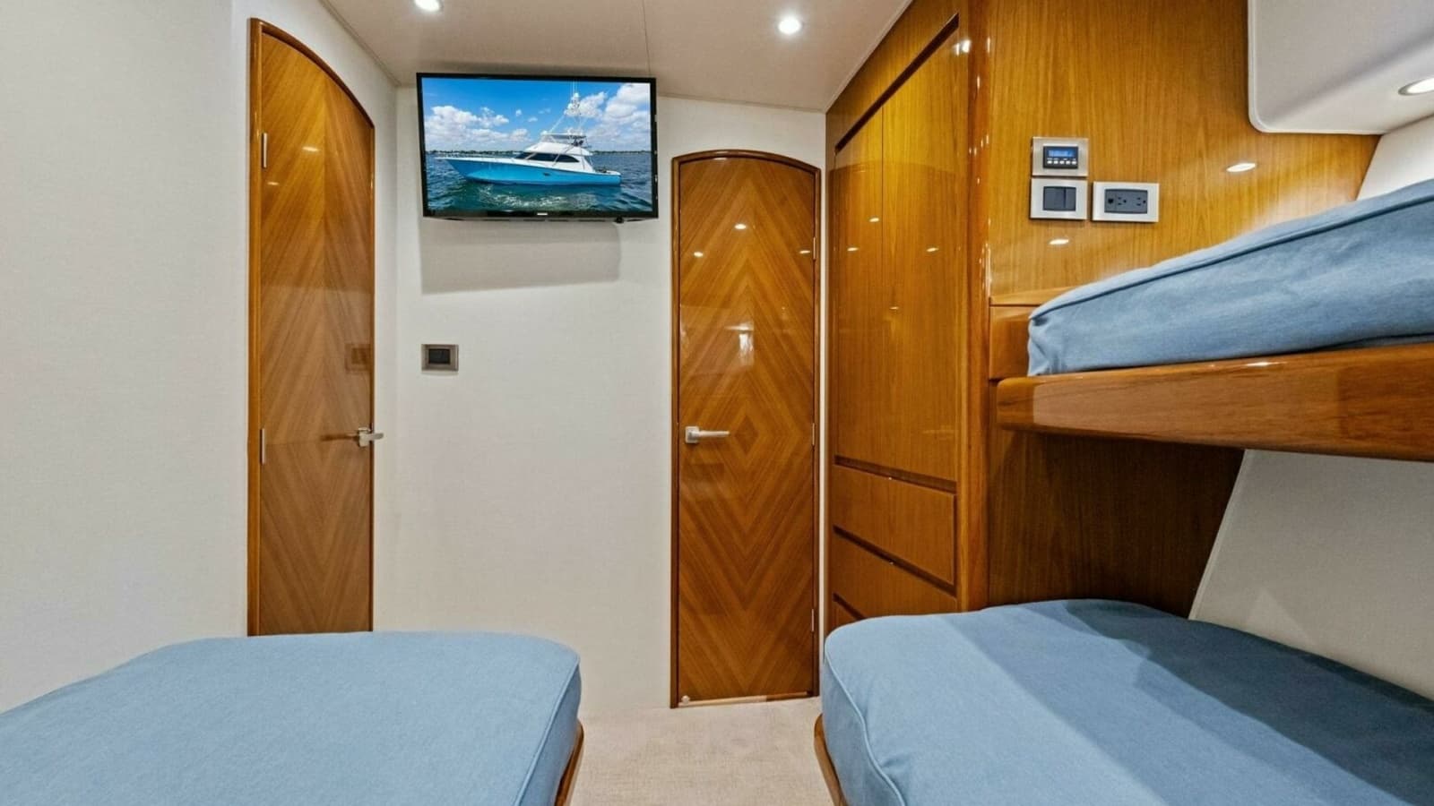 2012 82 Viking Convertible - Lady Di