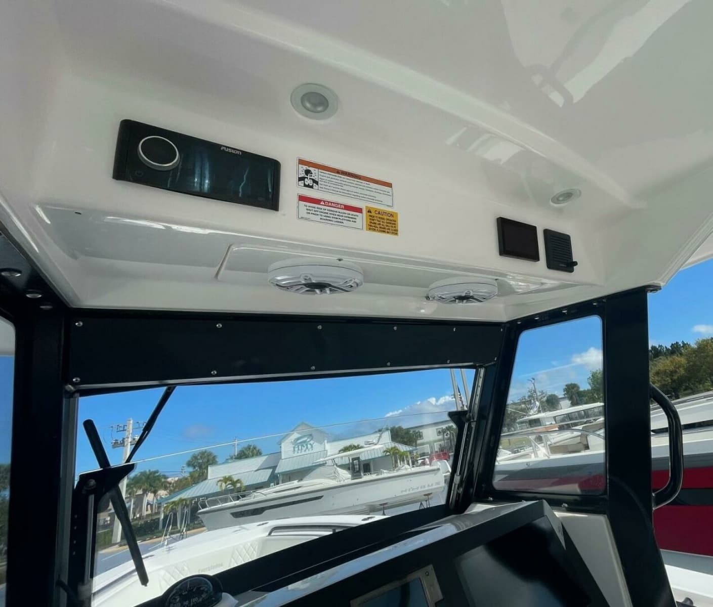 Everglades 335 Center Console -