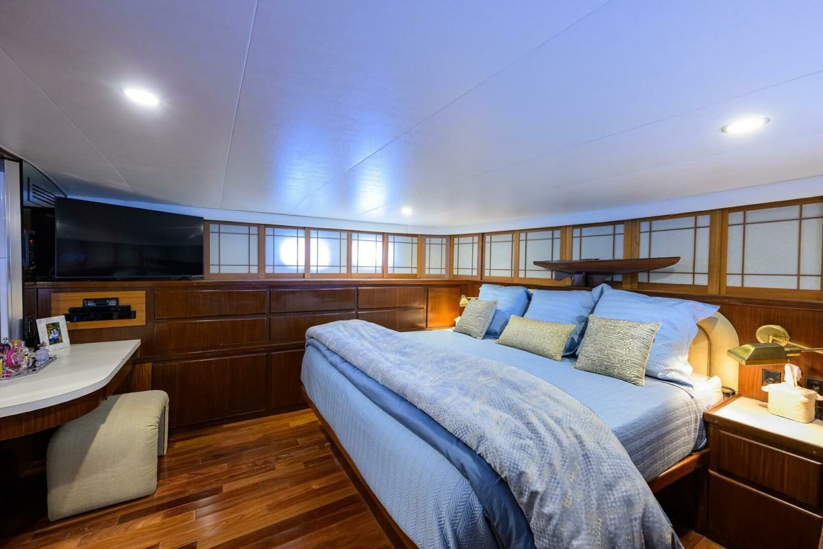 1991 Hatteras 78 Cockpit Motor Yacht