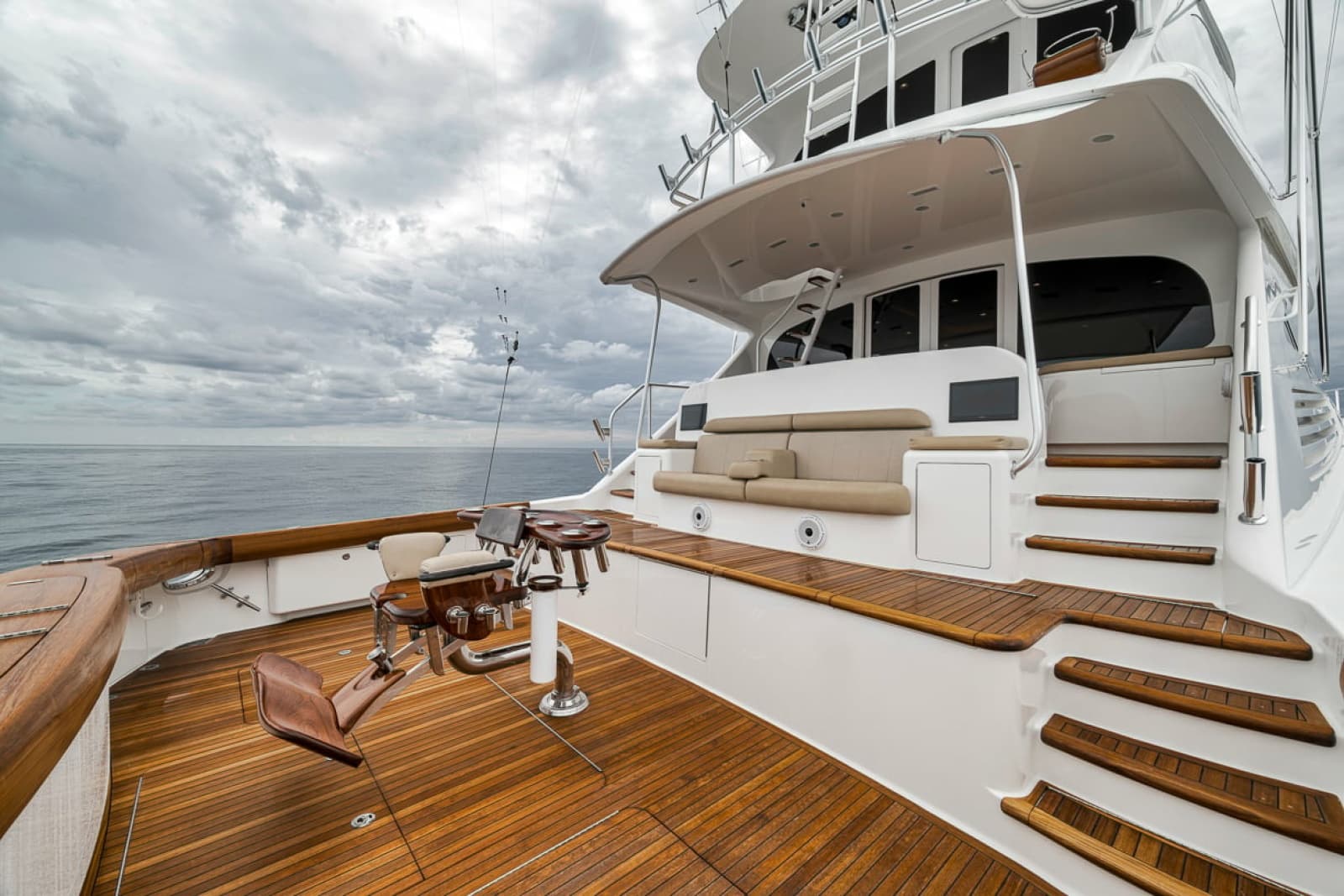 2016 Viking 92 Enclosed Bridge