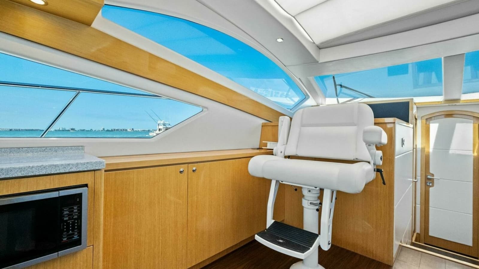 2018 Outboard Express Catamaran 47