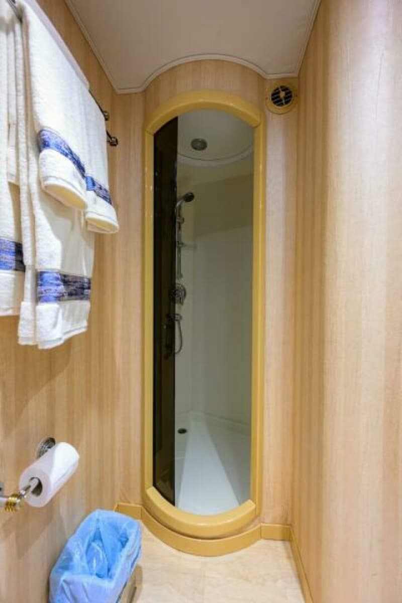 2004 Sea Force IX 82 Enclosed Bridge