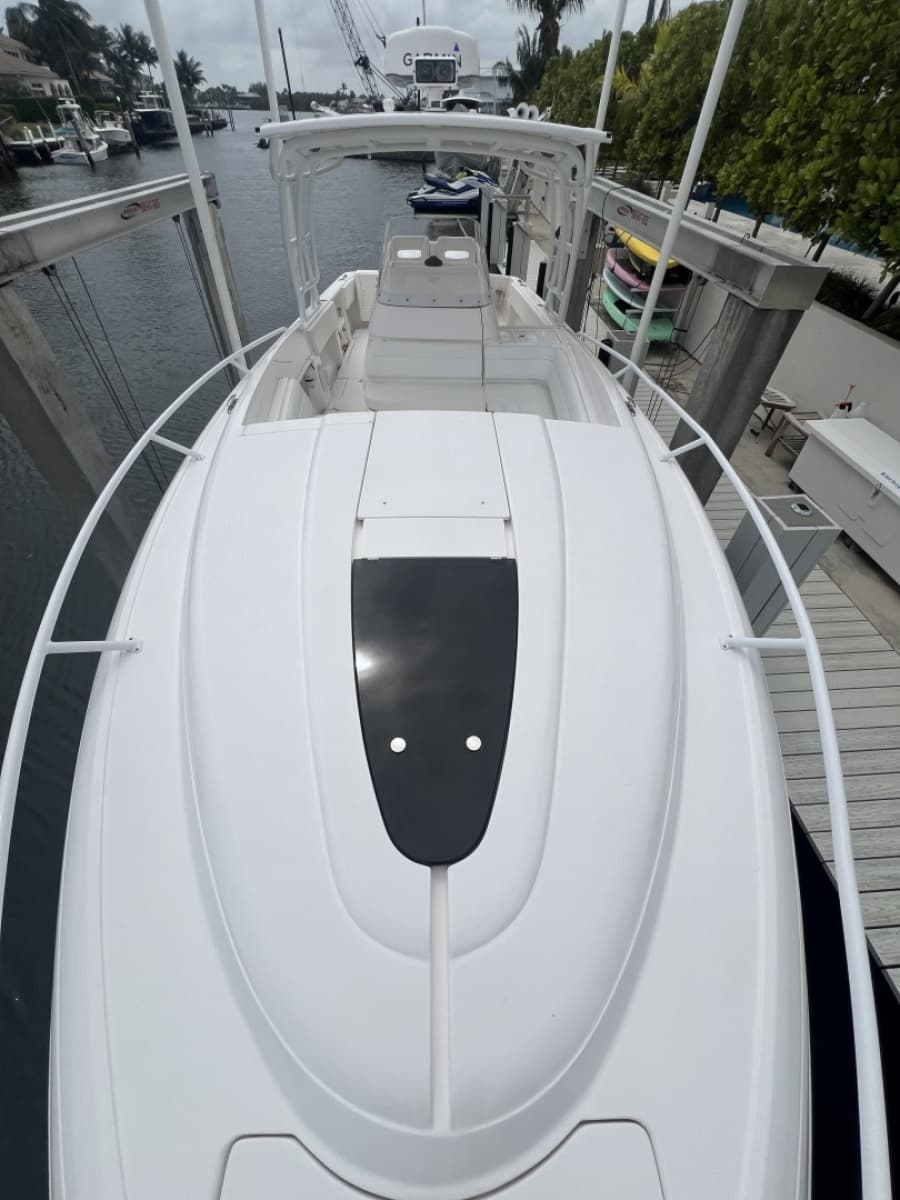 Intrepid 32 PATRICIA - Exterior Bow