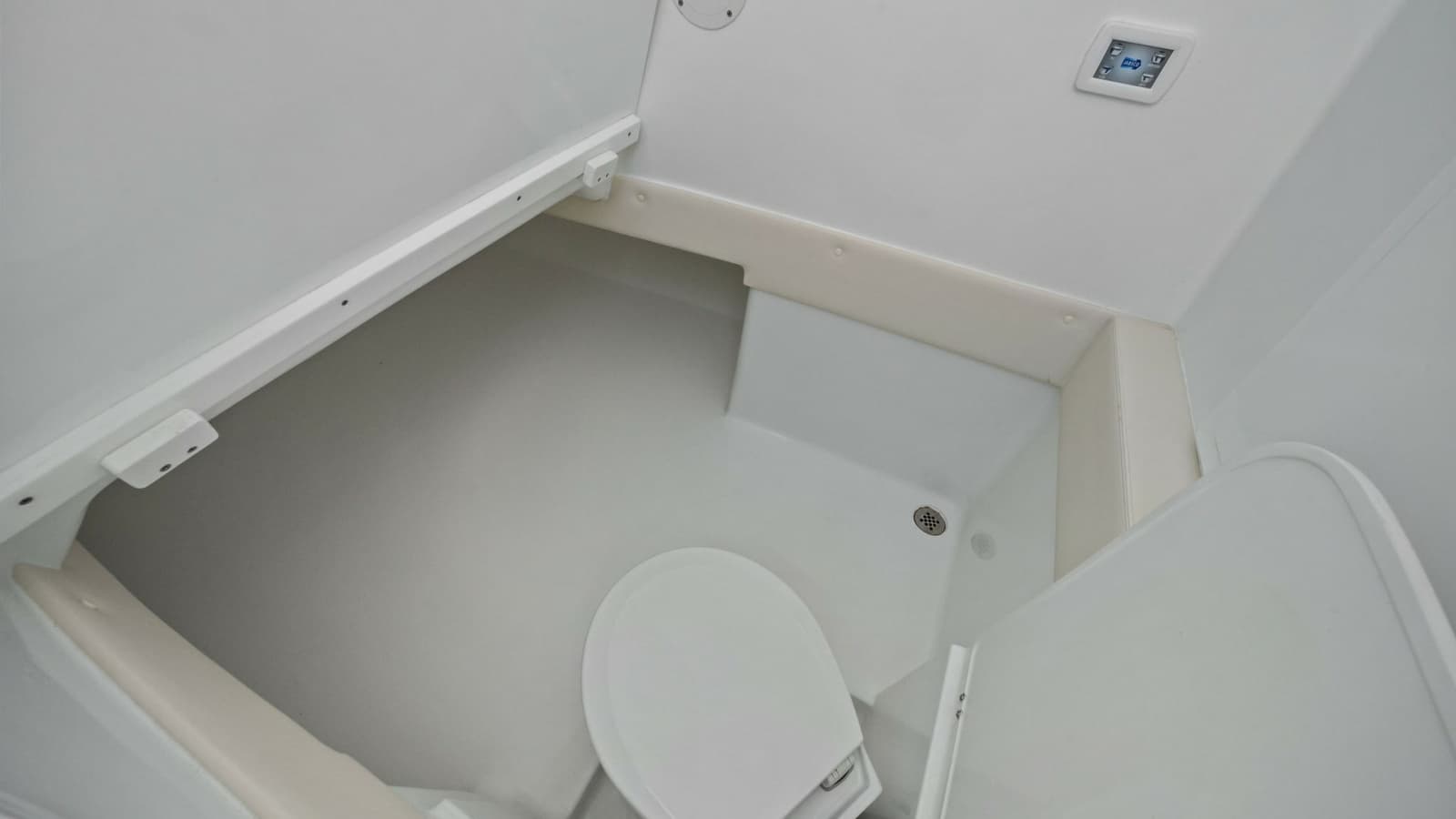 Compact Head Compartment