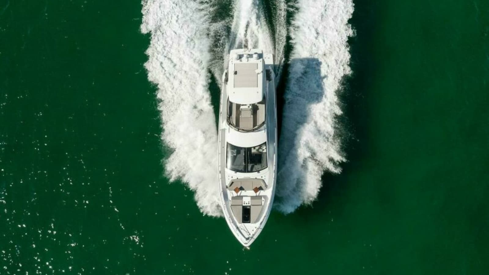 2023 Cruisers Yachts 60 Cantius Fly Aerial
