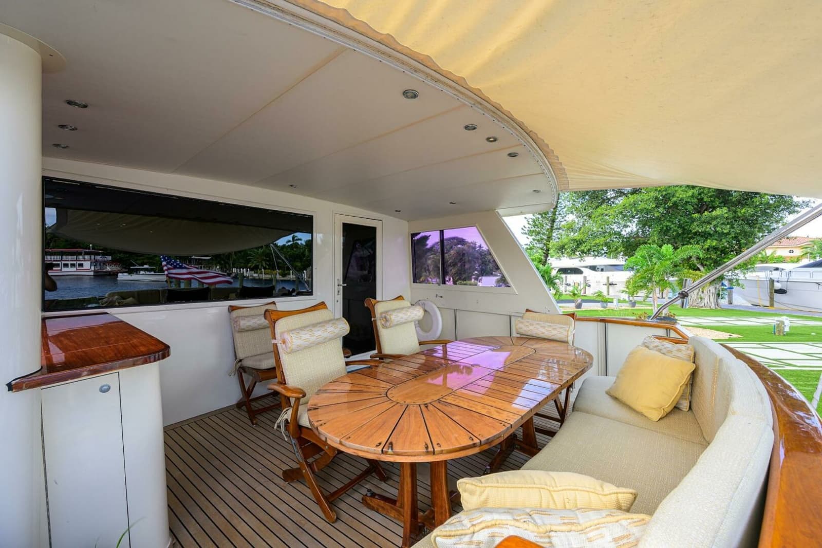 1991 Hatteras 78 Cockpit Motor Yacht