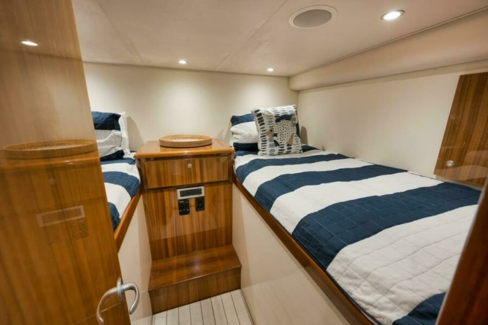 Viking 42 GAMECHANGER - Guest Stateroom