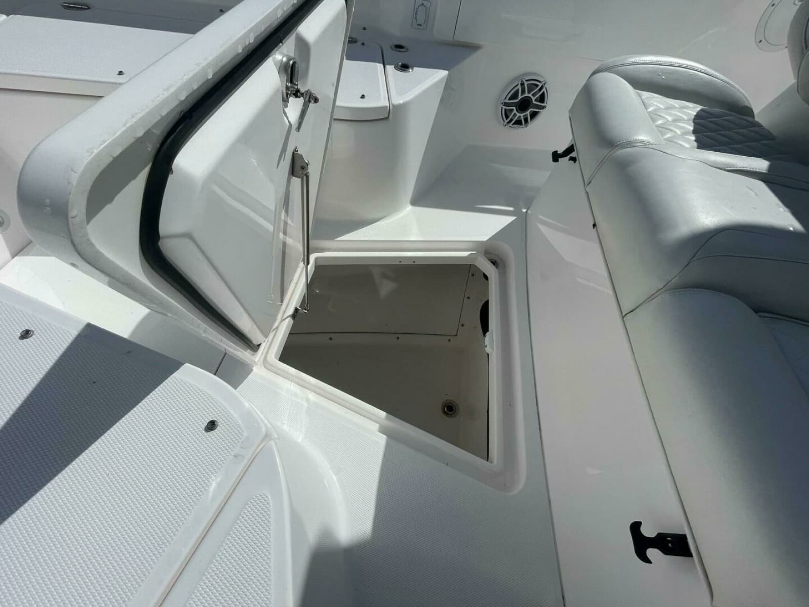 Everglades 335 Center Console -