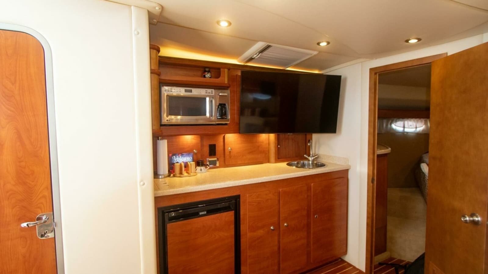 2008 Rinker 40 Express Cruiser