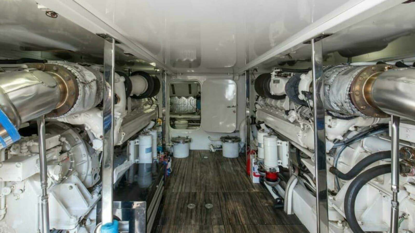 Custom 2004 Ebony Sportfish-Engine Room