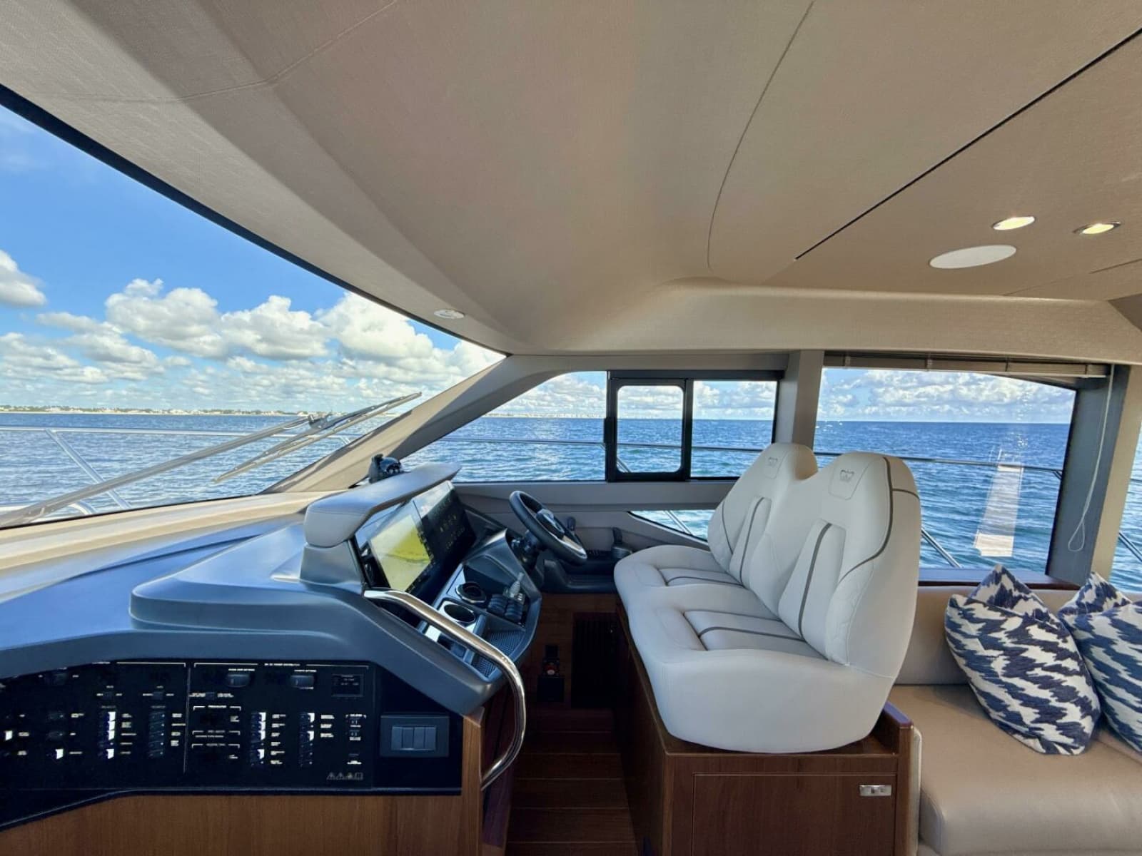 Princess 50 - Helm