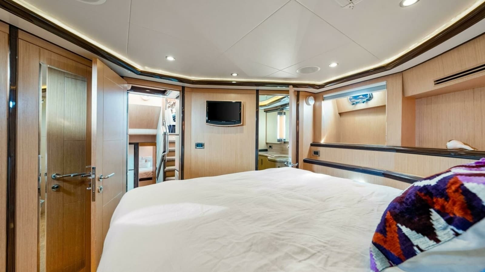 2010 83 Ocean Alexander Motor Yacht 'Relentless'