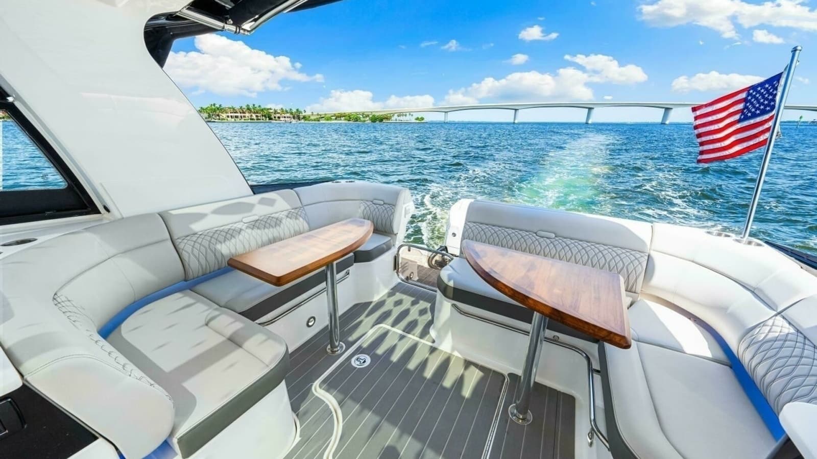 2022 Sea Ray 370 Sundancer