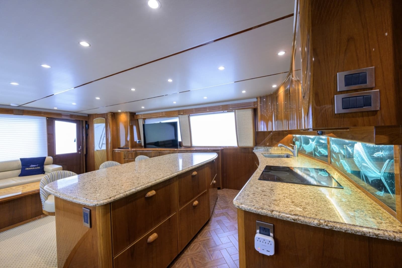 Viking 70 DESPERADO - Galley