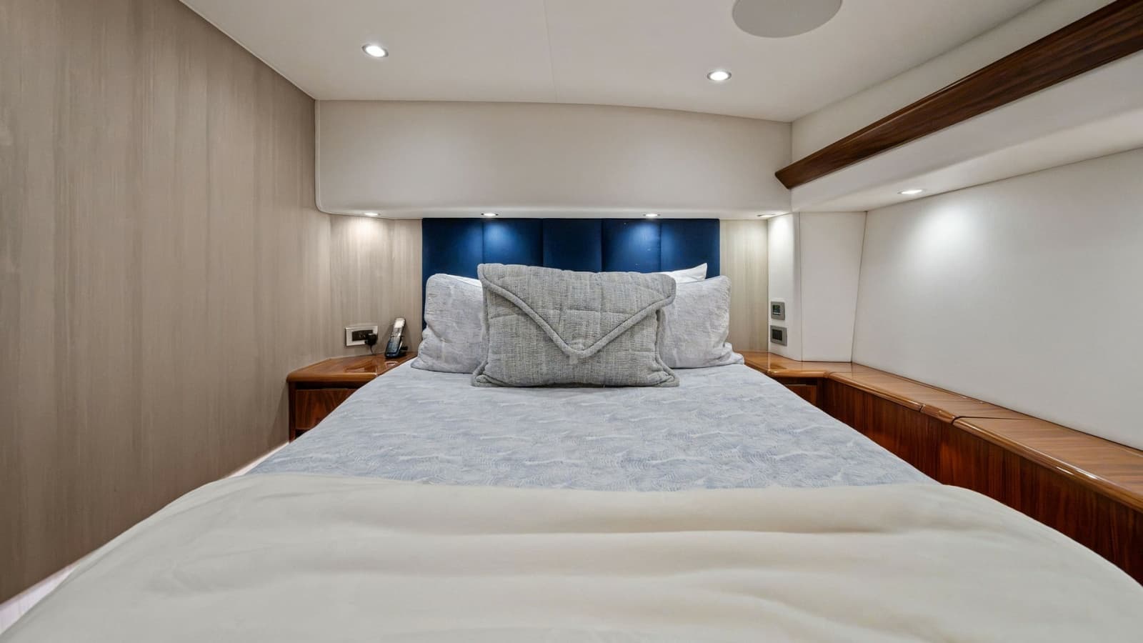 Luxurious Forward Stateroom