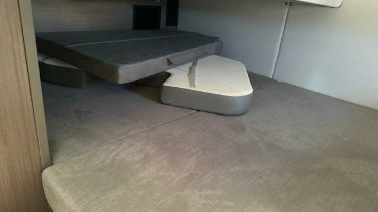 2022 Beneteau 32 Gran Turismo "FORTUNA" - Convertible Cabin Berth Area