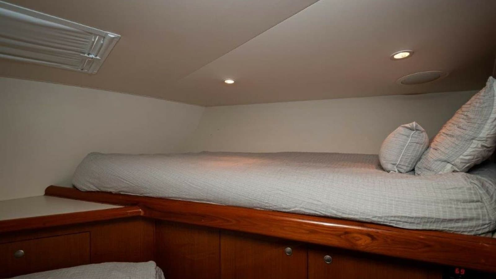 Viking 2001 61 Convertible VIP Stateroom