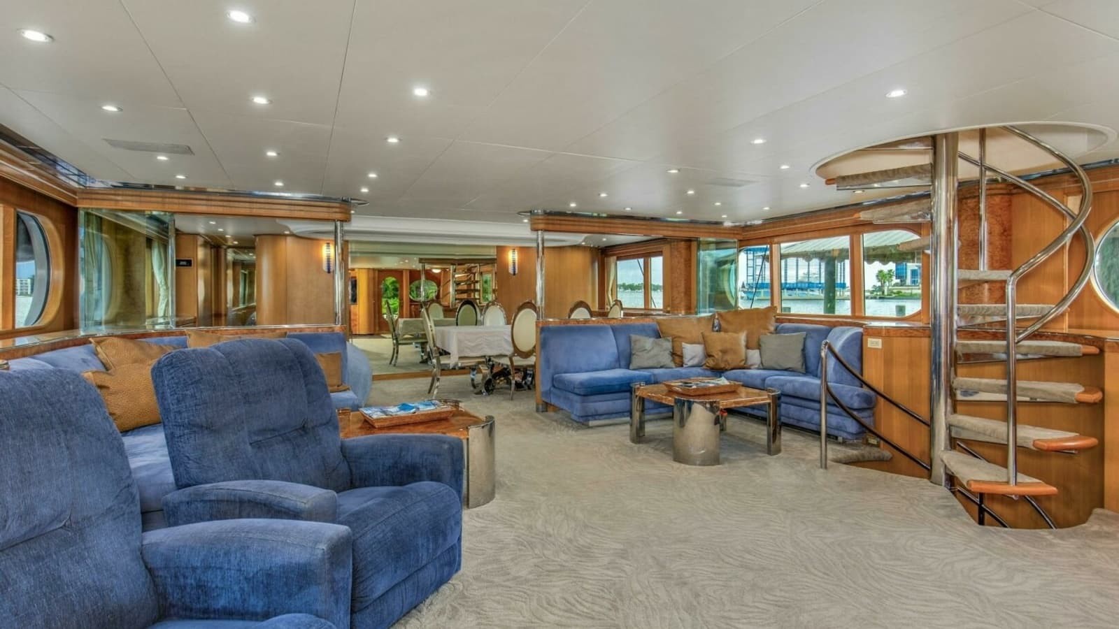 1989 116' Feadship Sport Fisher-"Boss"- Salon