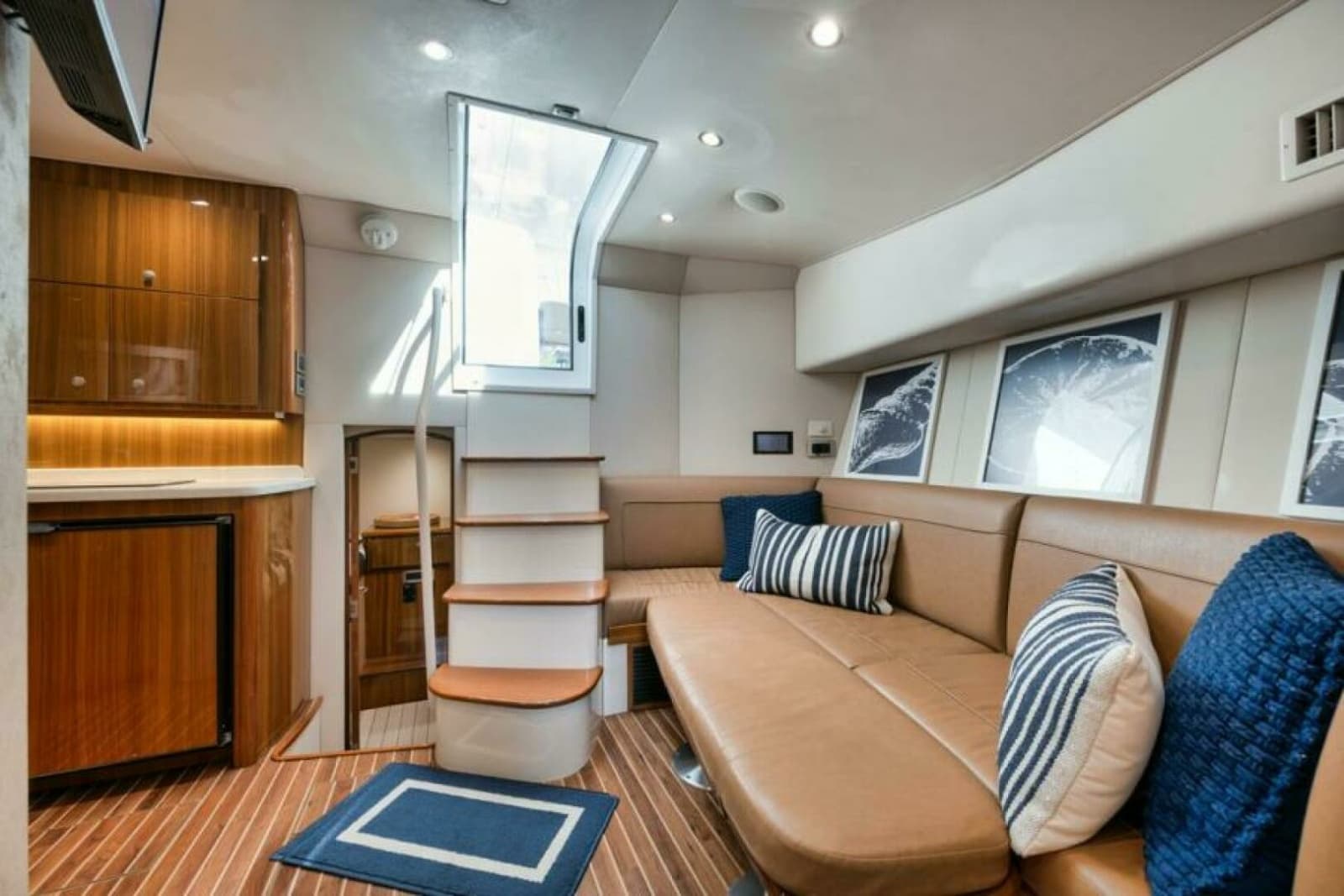 Viking 42 GAMECHANGER - Salon