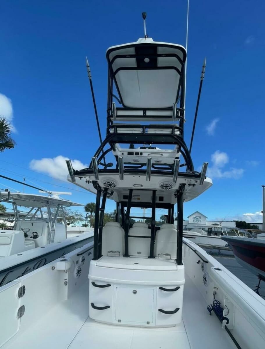 Everglades 335 Center Console -