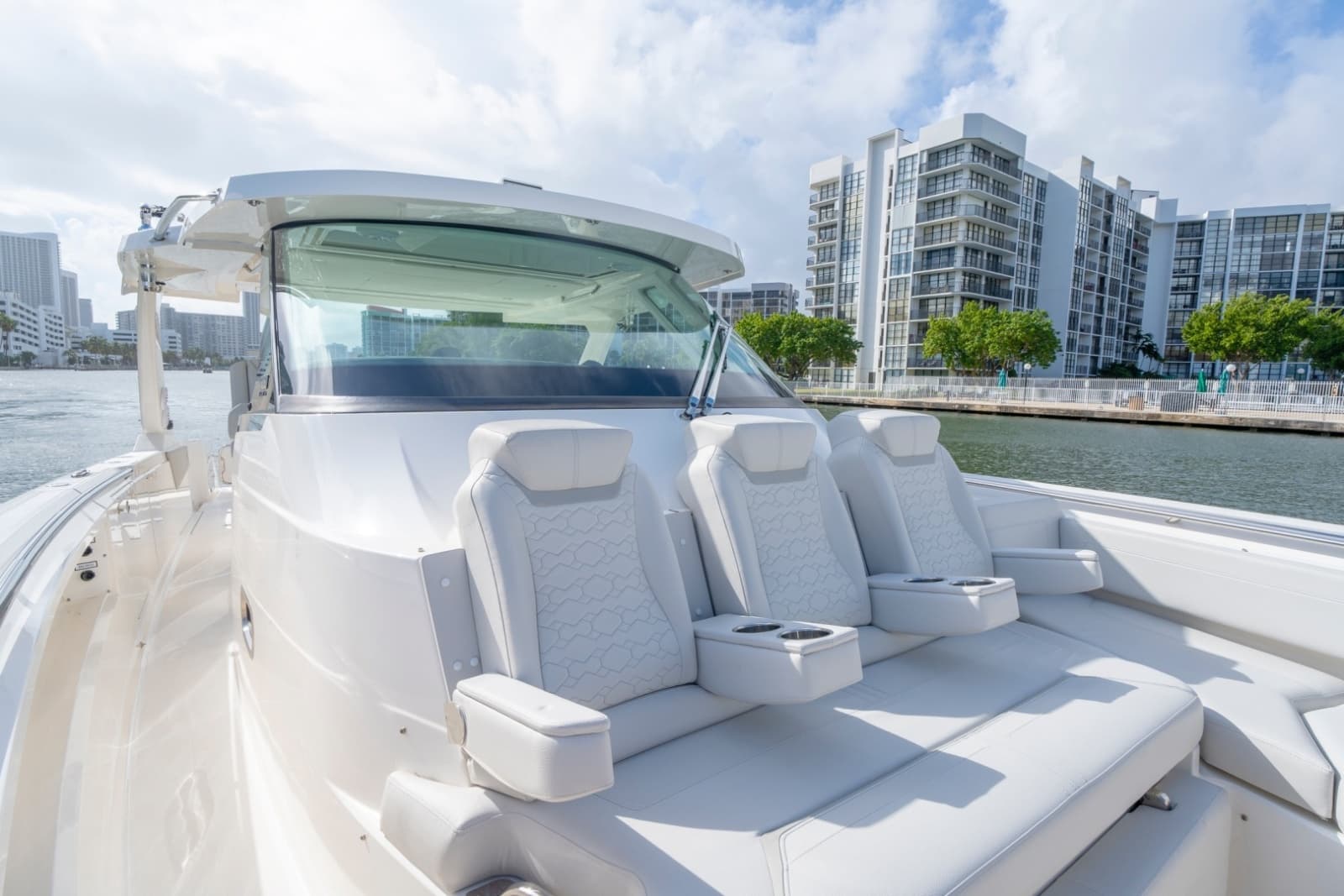 2024 Tiara Yachts 43 LS