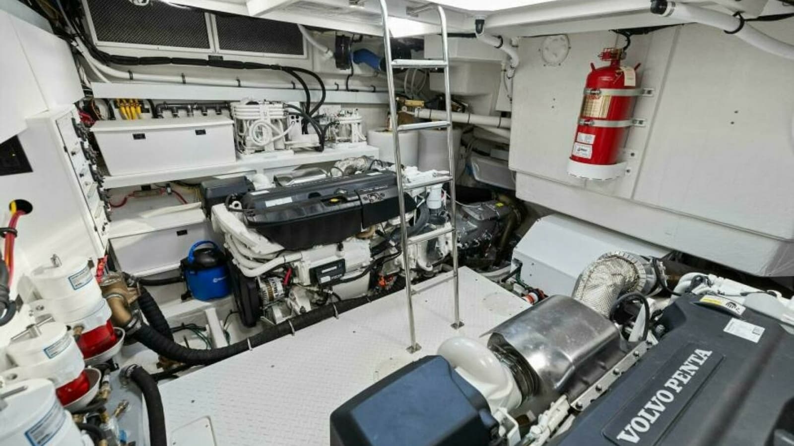 2023 Cruisers Yachts 60 Cantius Fly- Engine Room