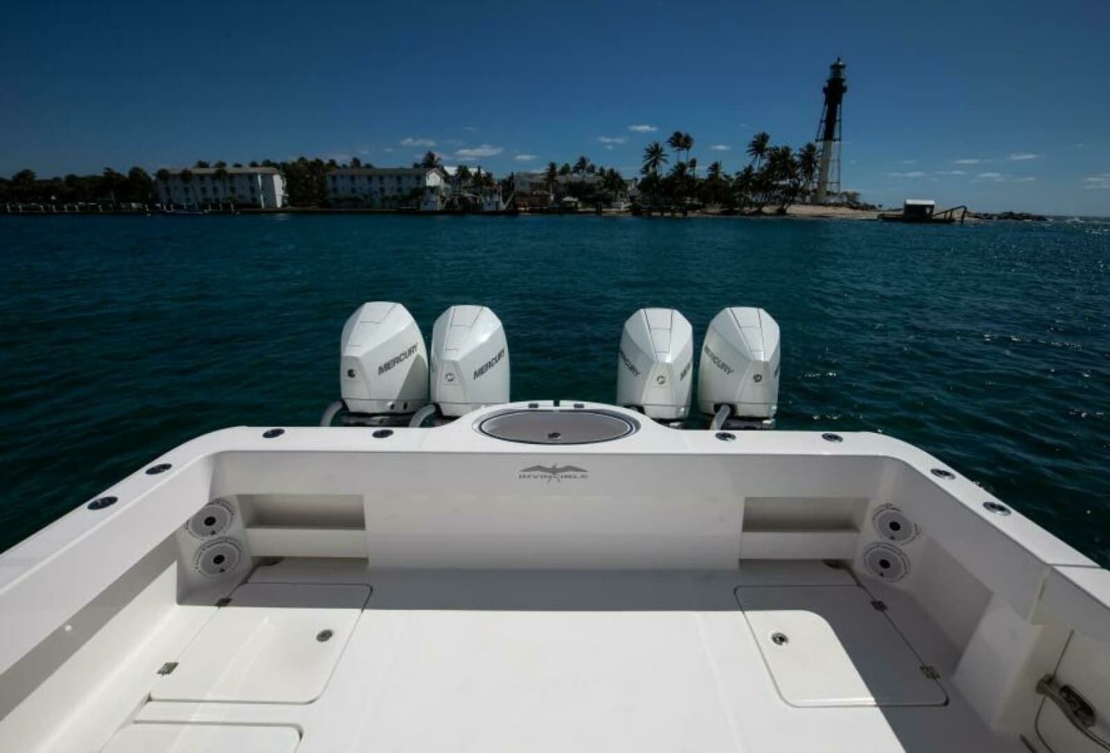 Invincible 35 Emanon - Exterior Cockpit
