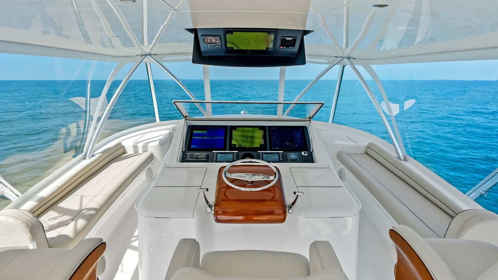 Flybridge Helm with Panoramic View