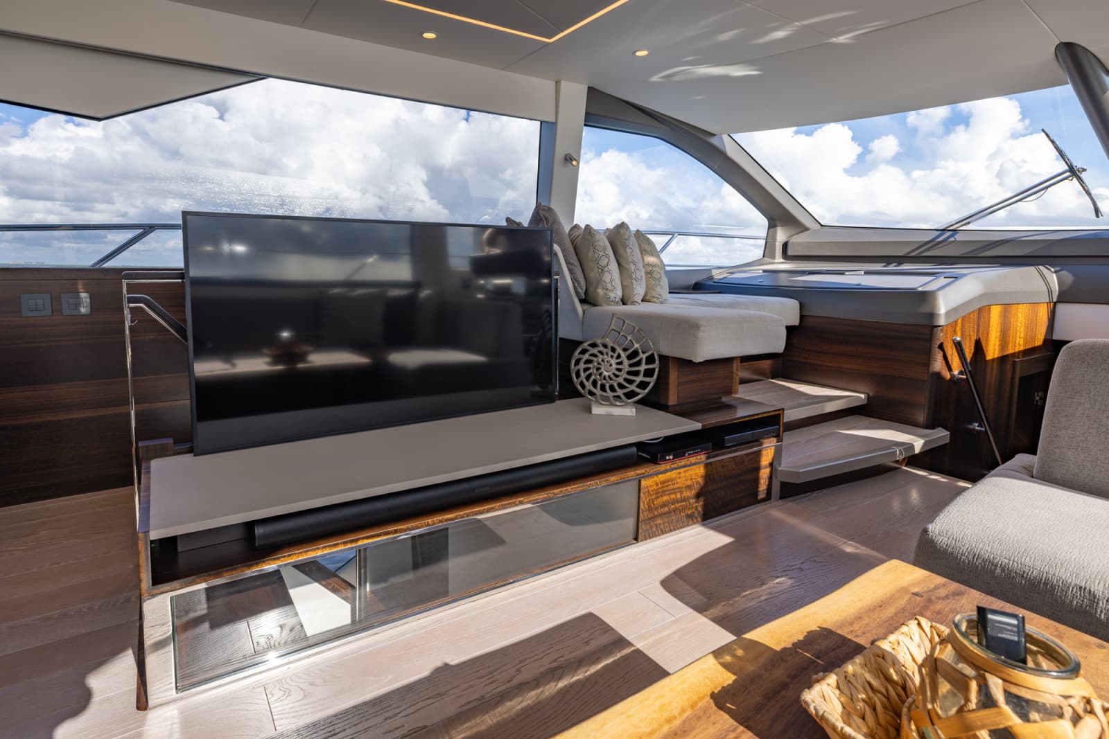 2022 Sunseeker Manhattan 68