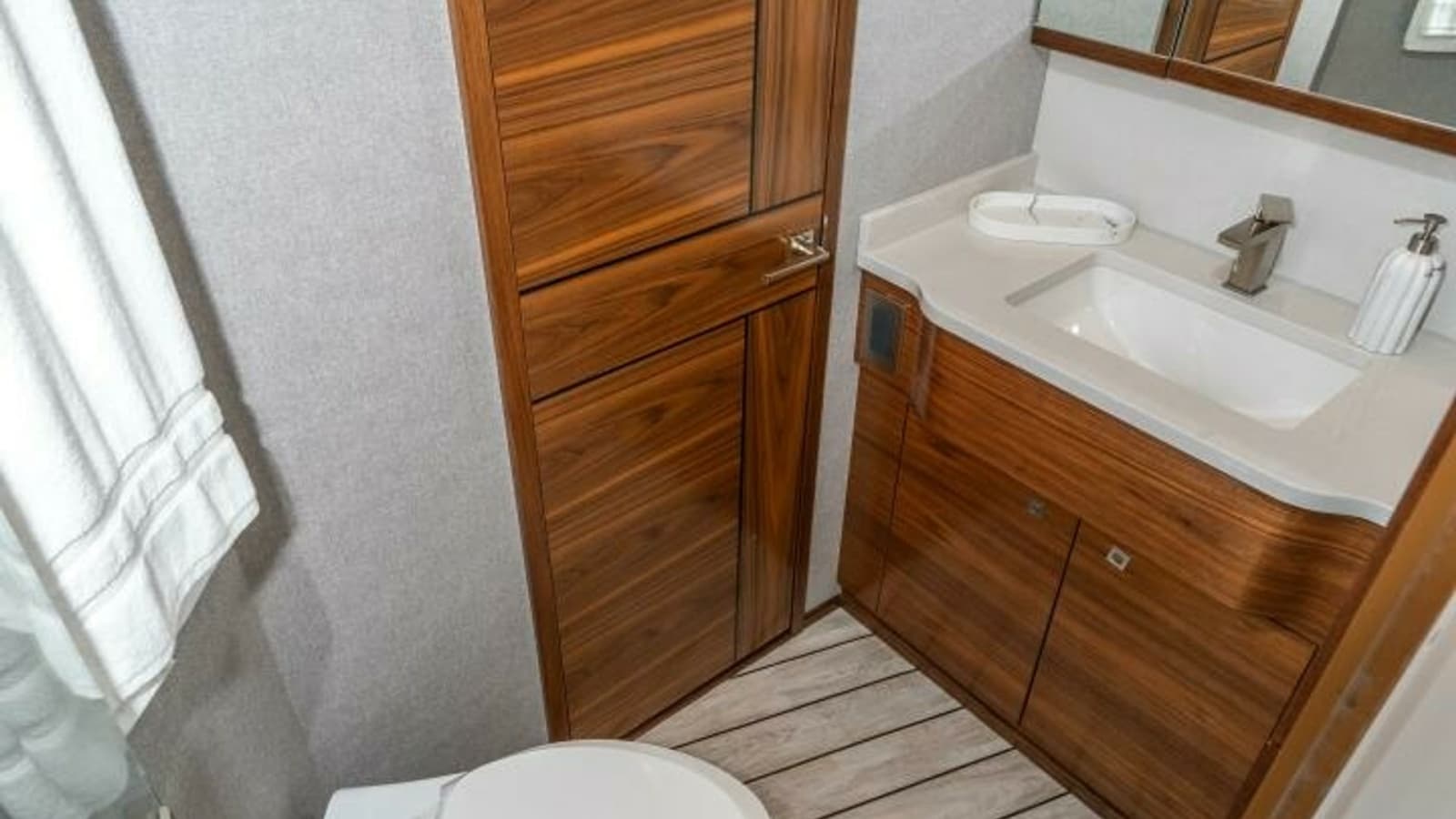 2025 Viking 90C "Zatara"