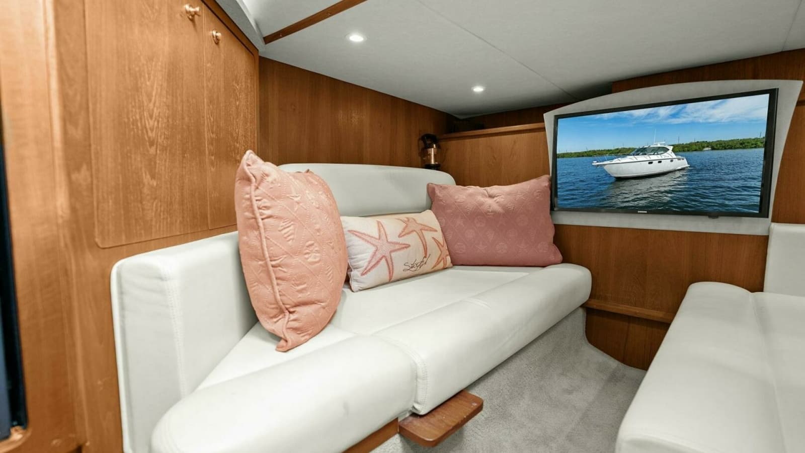 2008 Tiara Yachts 3500 Sovran "Fridge Benefit"