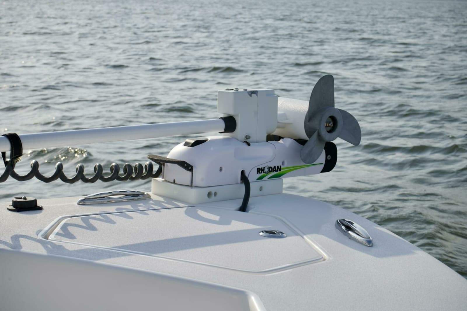 Reef Runner 23 - Bow with Trolling Motor