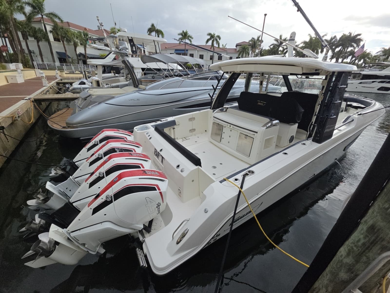 2021 Boston Whaler 420 Outrage BFT-Profile