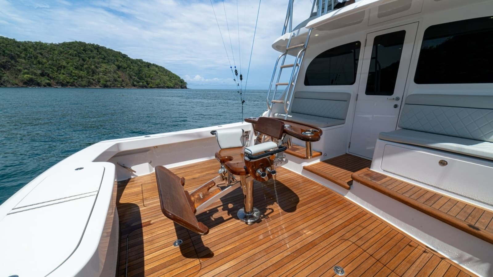 2023 Viking 46 Billfish Cockpit