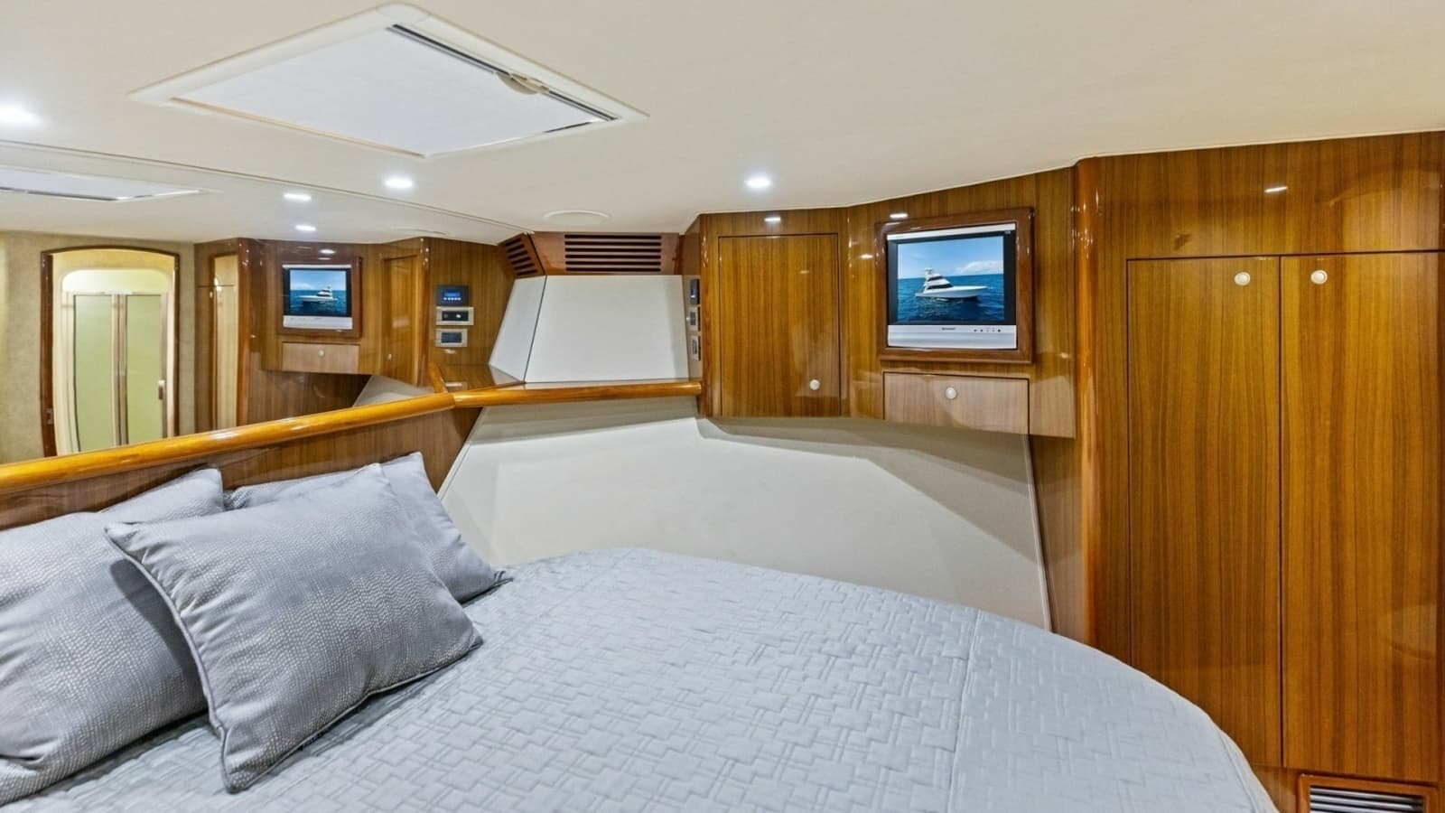 2008 Viking 68 Skybridge "Liquid Apple"