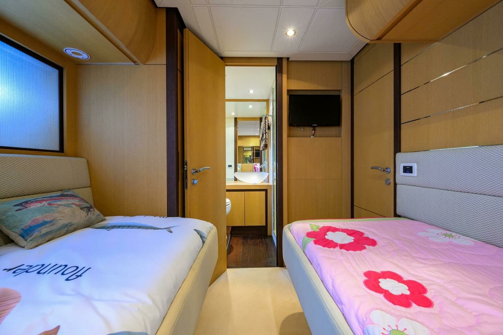 2009 Pershing 90 Express