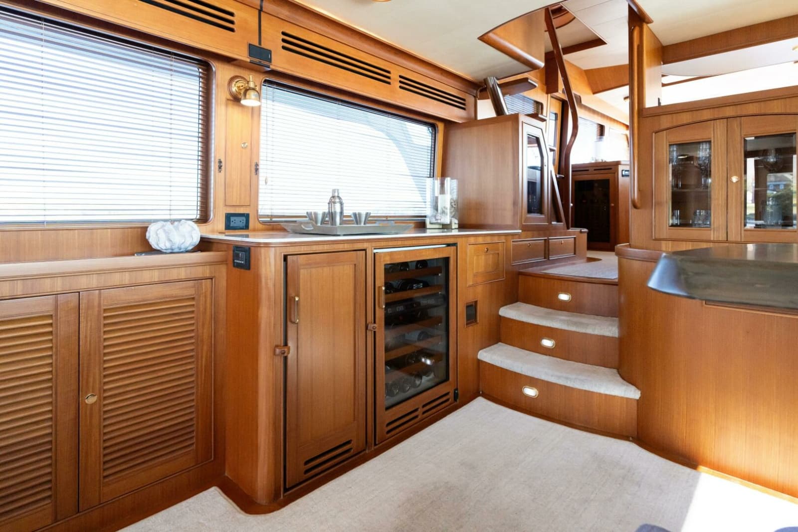 Marlow 72 GRIFFIN - Salon Stairs to Galley/Dining