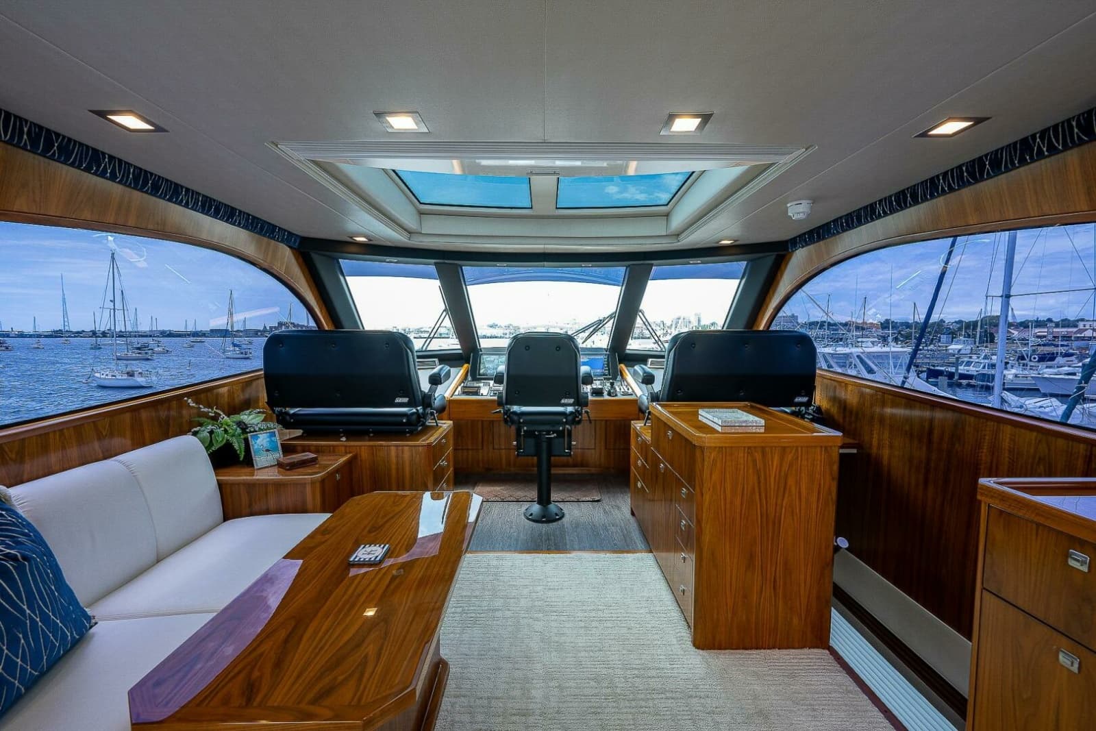 Viking 75 MIRAGE - Enclosed Flybridge