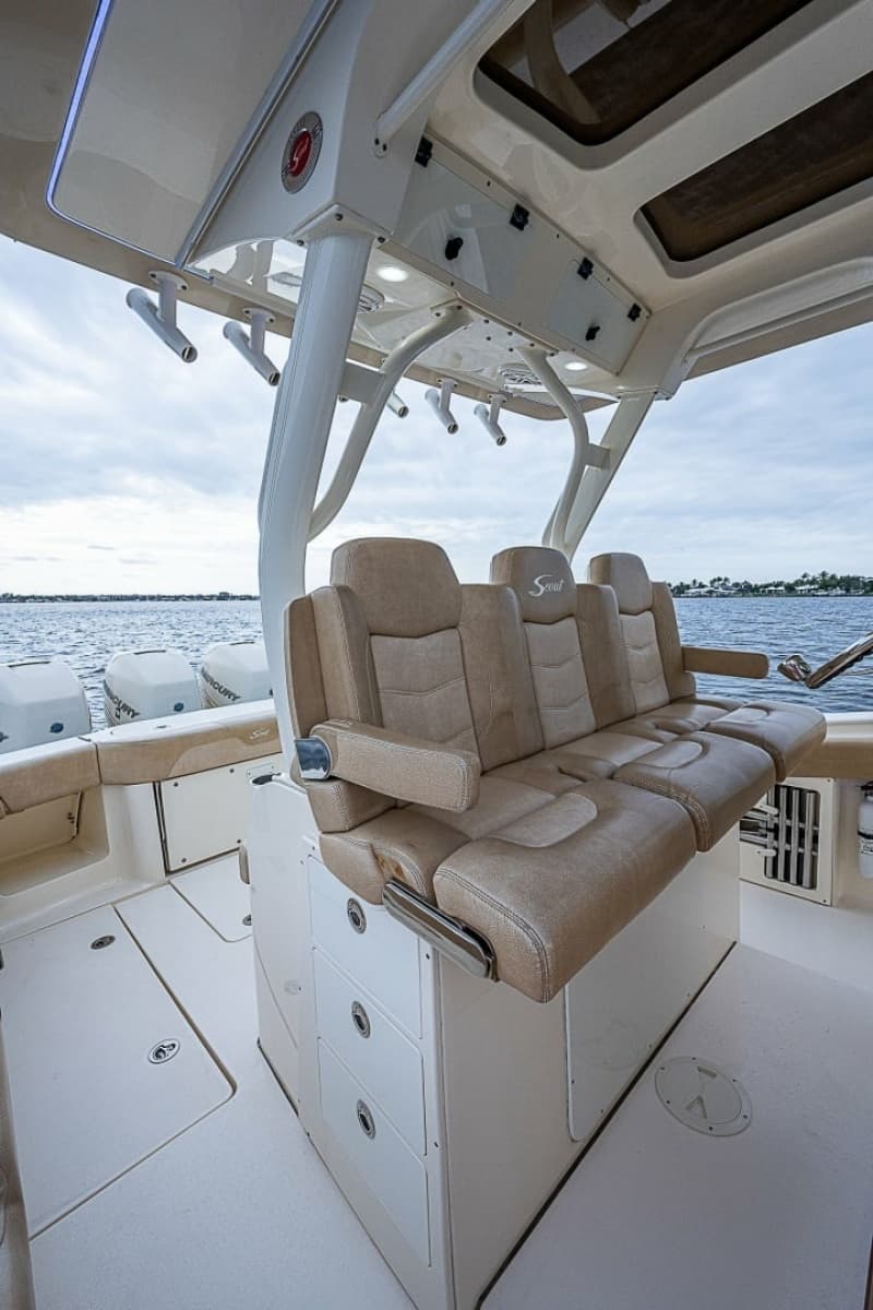 Scout 35 - WOLVERINE - Helm Seating