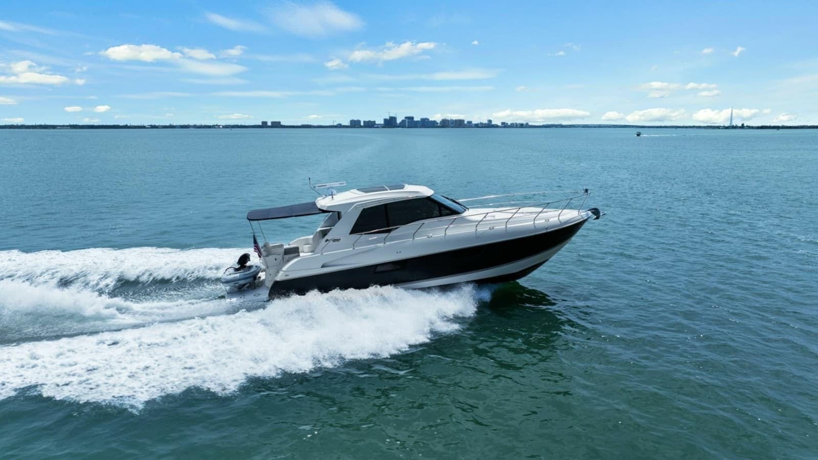 2014 Cruisers Yachts 48 Cantius