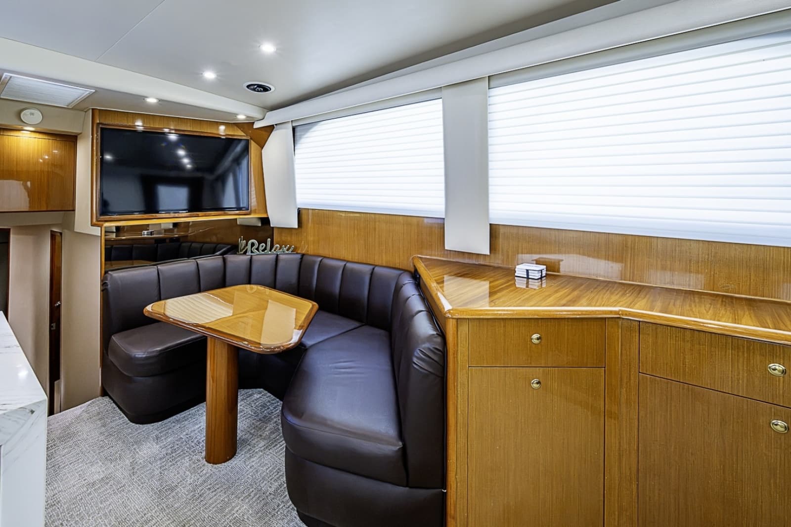 Viking 52 - Catchin Time - Salon
