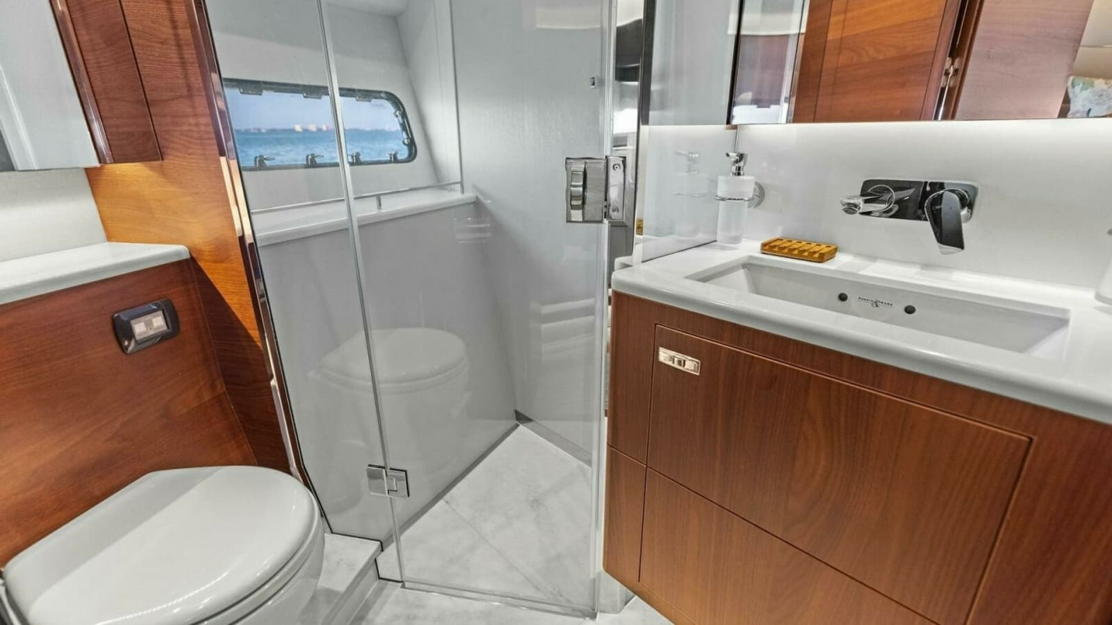 2018 Princess Y75 Motor Yacht