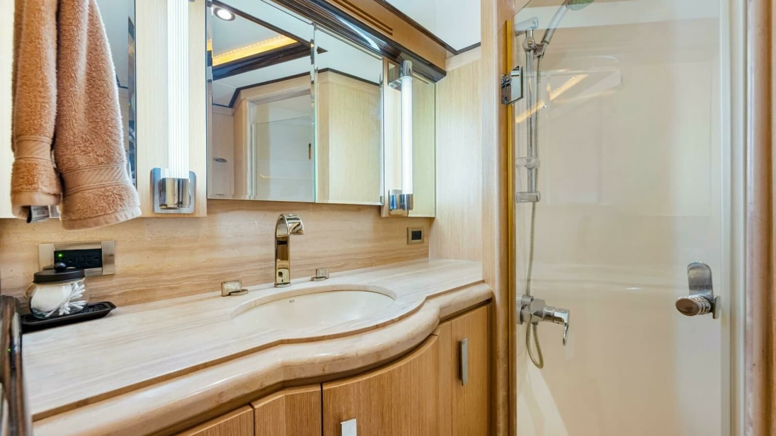 2010 83 Ocean Alexander Motor Yacht 'Relentless'