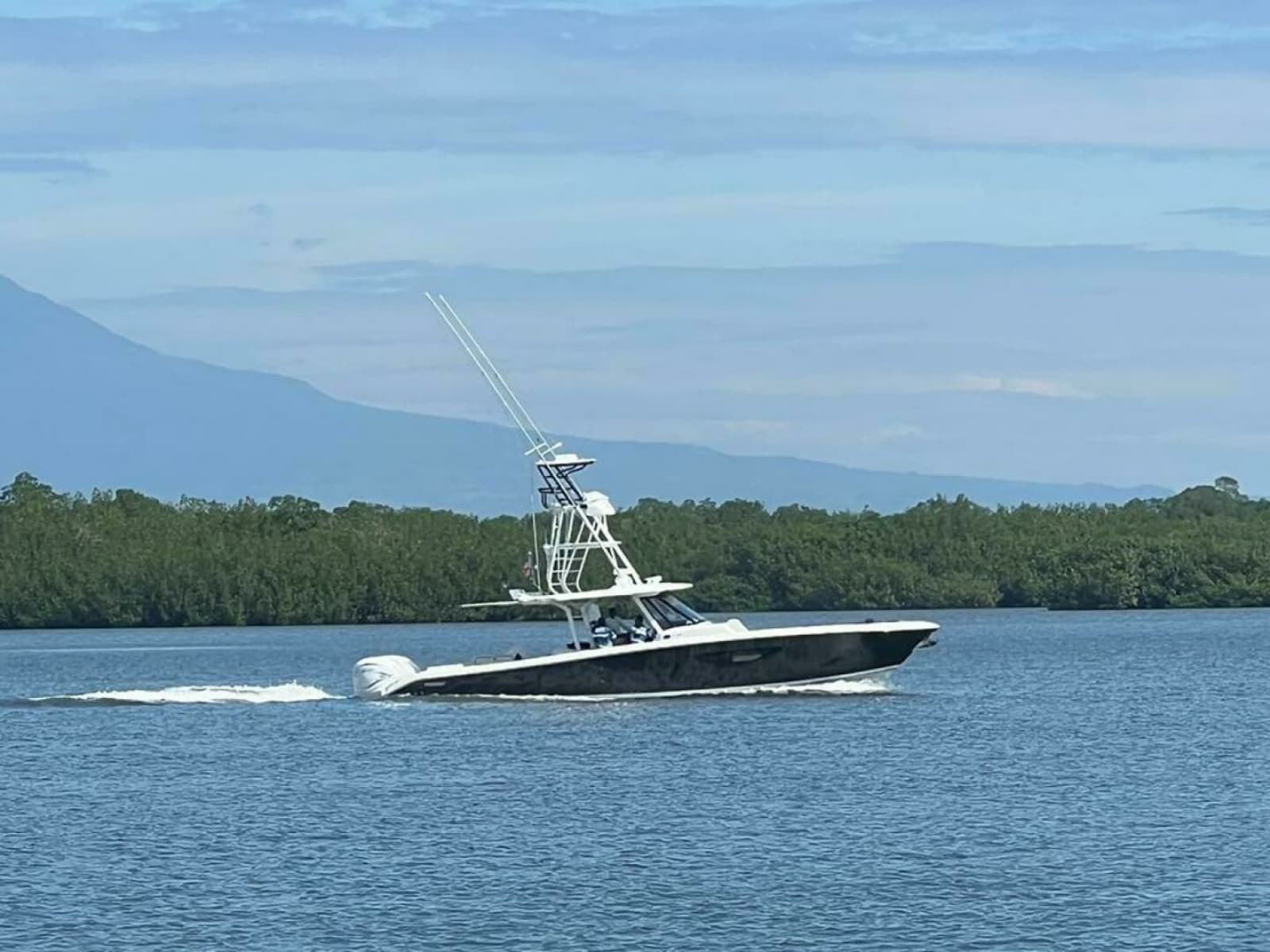 2022 Pursuit S428