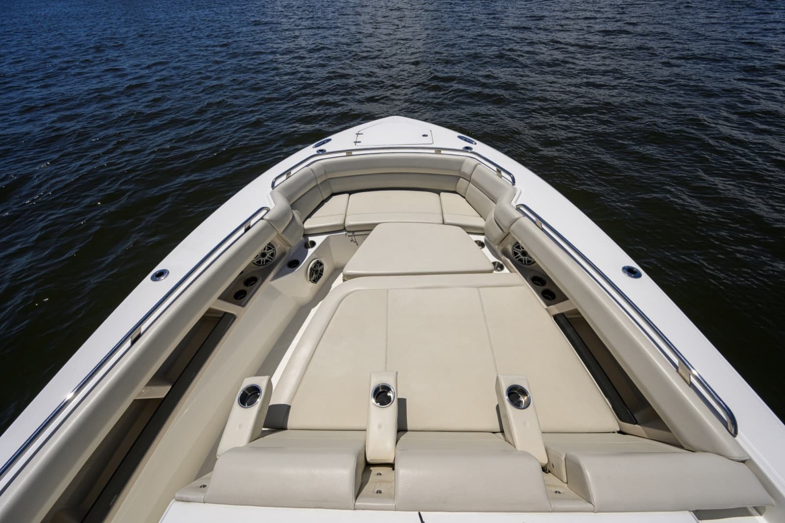 Boston Whaler 35 - DERRYN -  Bow