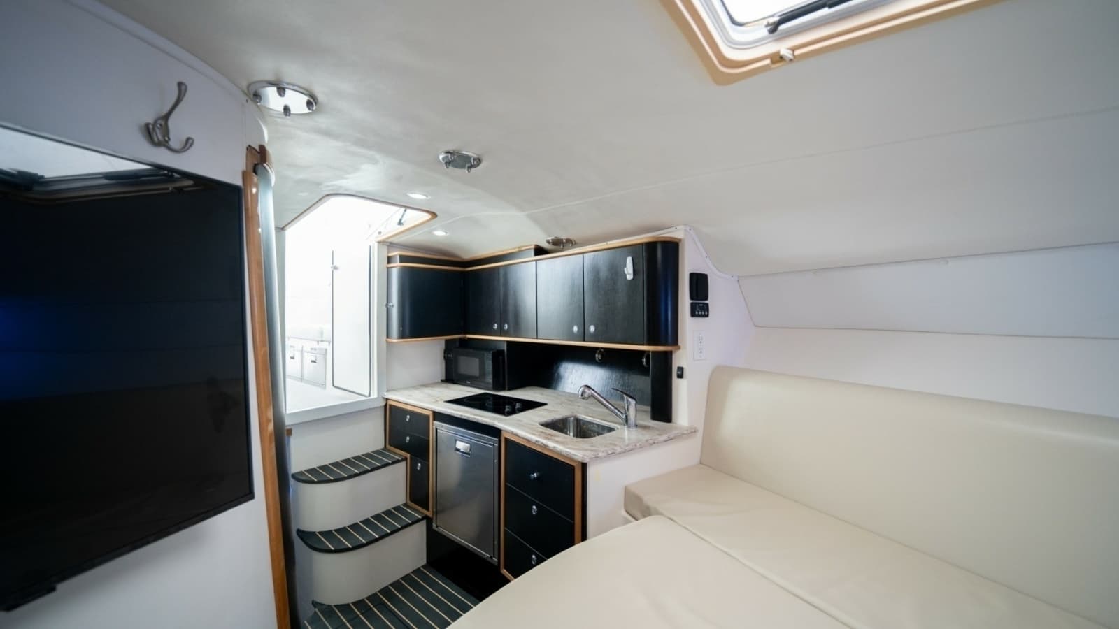2011 Contender 40 Express
