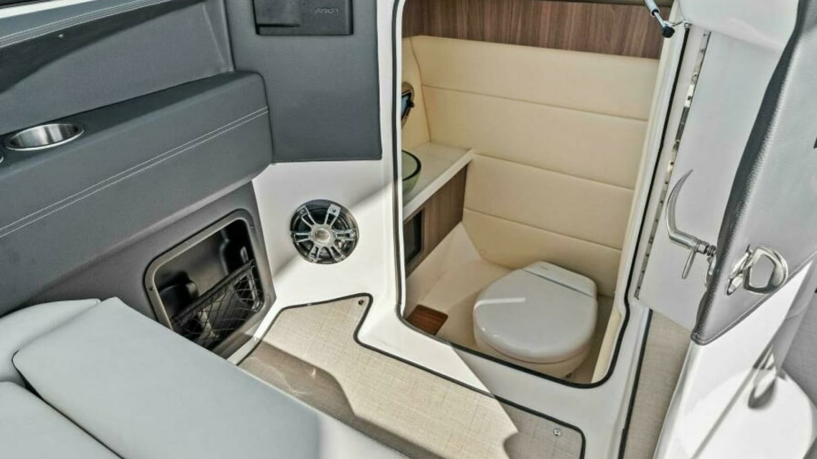 Compact Cabin Head with Amenities