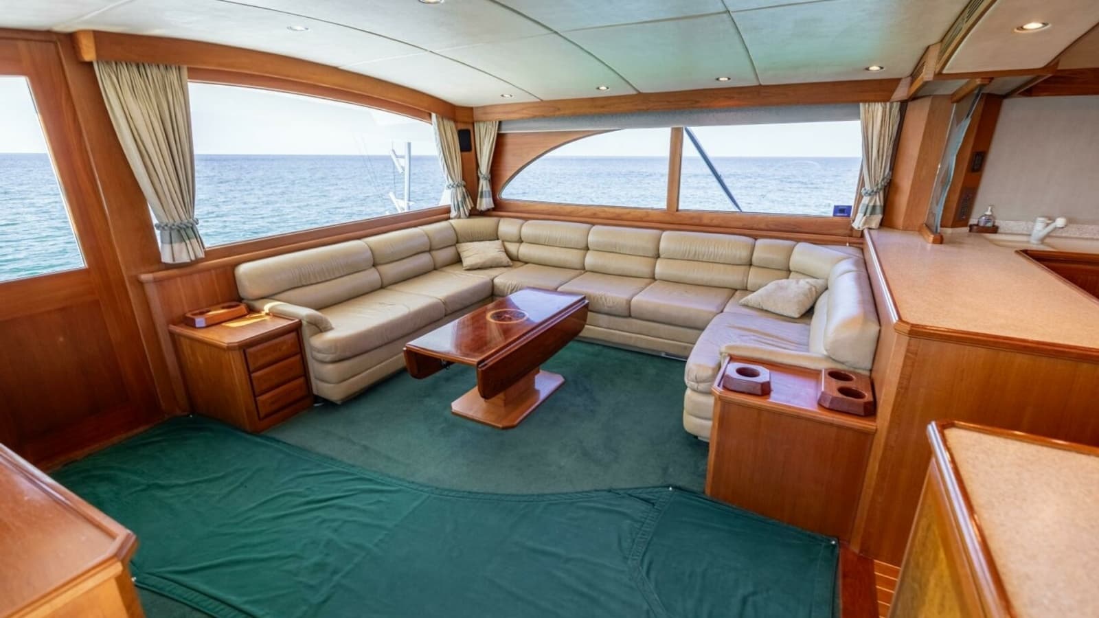 1998 Miller Marine 60' Convertible CAT'N'AROUND-Salon 2