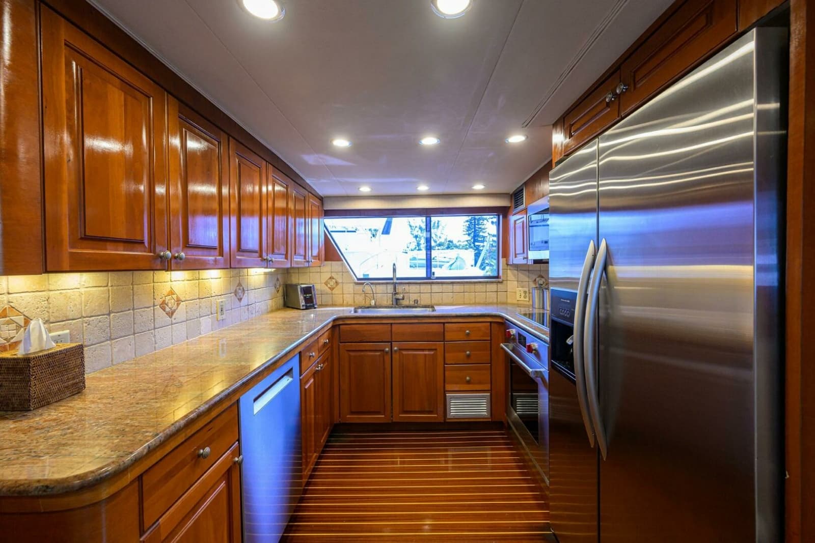 1991 Hatteras 78 Cockpit Motor Yacht
