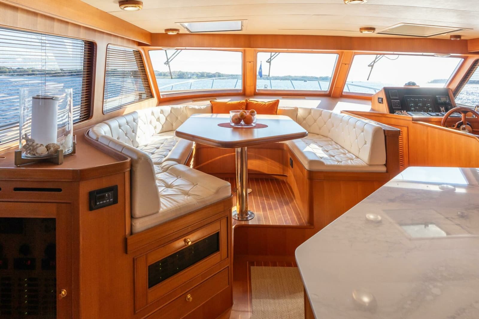 Marlow 72 GRIFFIN - Dining